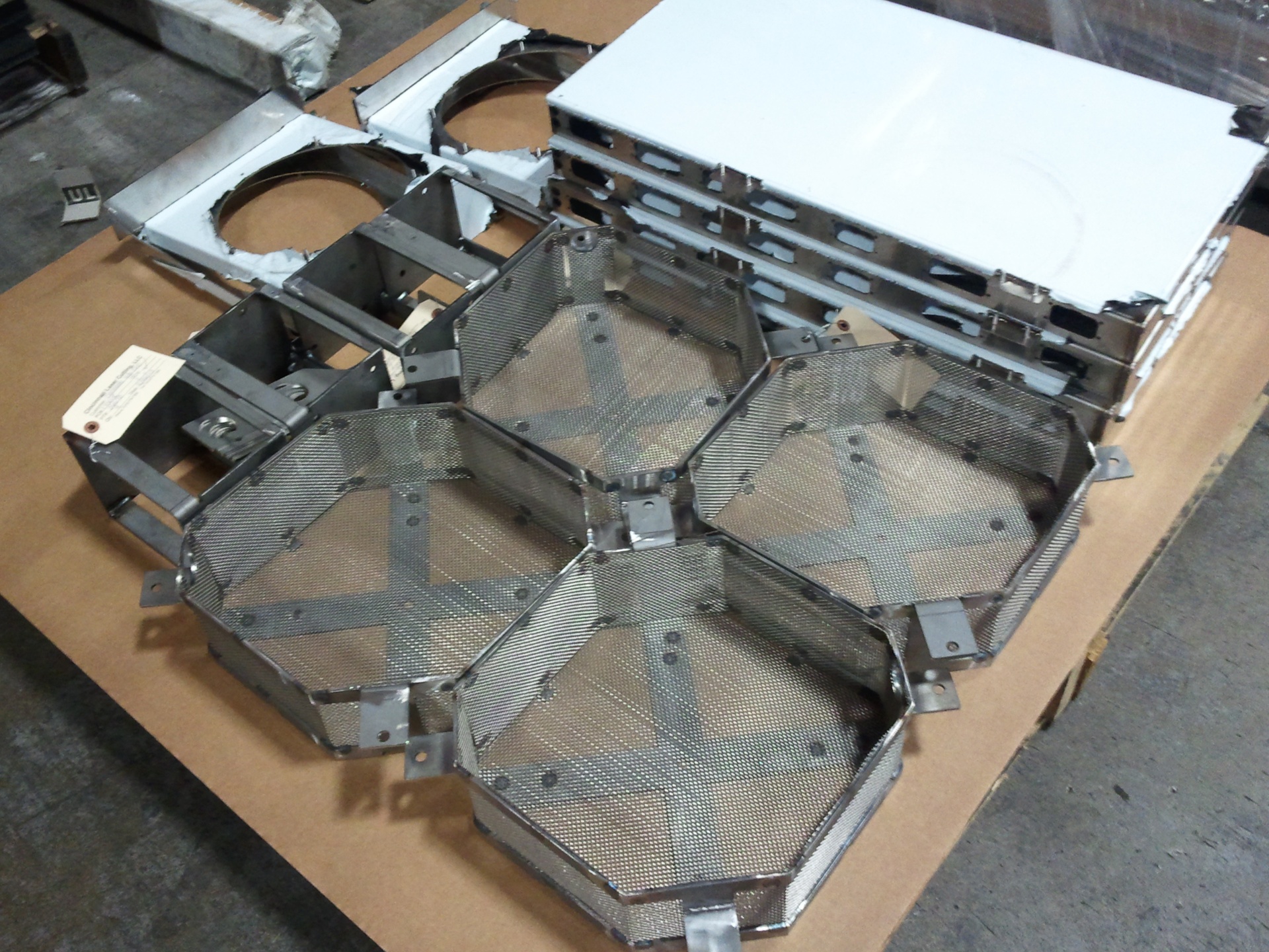 Custom fabricated mesh screen assembly components
